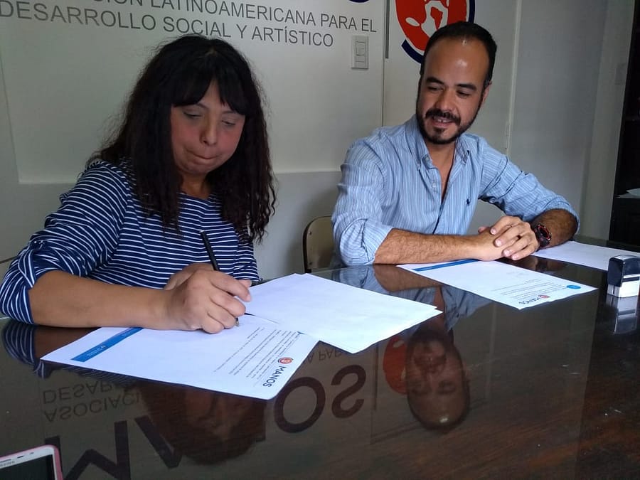 MANOS, primera ONG en firmar convenio con el Plan ENIA para abordar problemáticas de la juventud